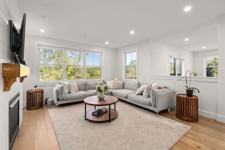 Property Photo:  12 Founders Square  NH 03840 