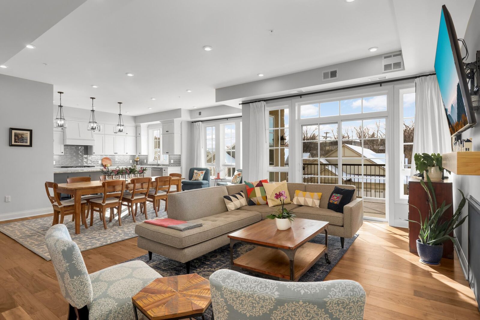 Property Photo:  4901 Hawthorne Court 202  MN 55436 