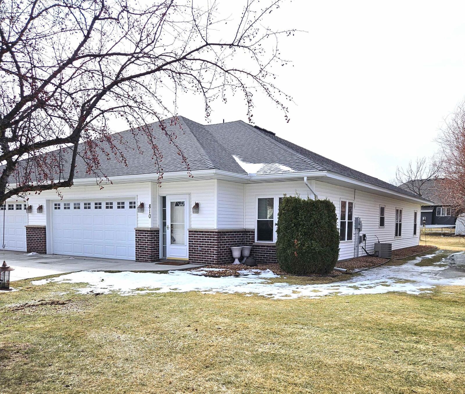 Property Photo:  810 2nd Street NW  MN 56071 
