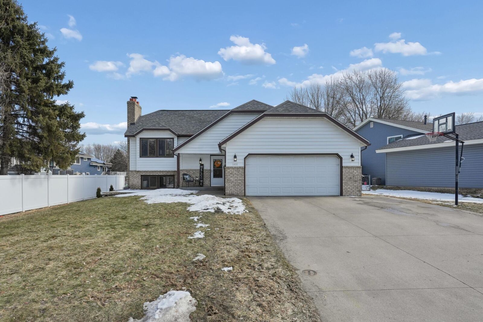 Property Photo:  1831 Helena Road N  MN 55128 