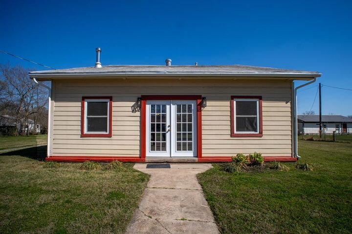Property Photo: 108 S Avenue C TX 76693