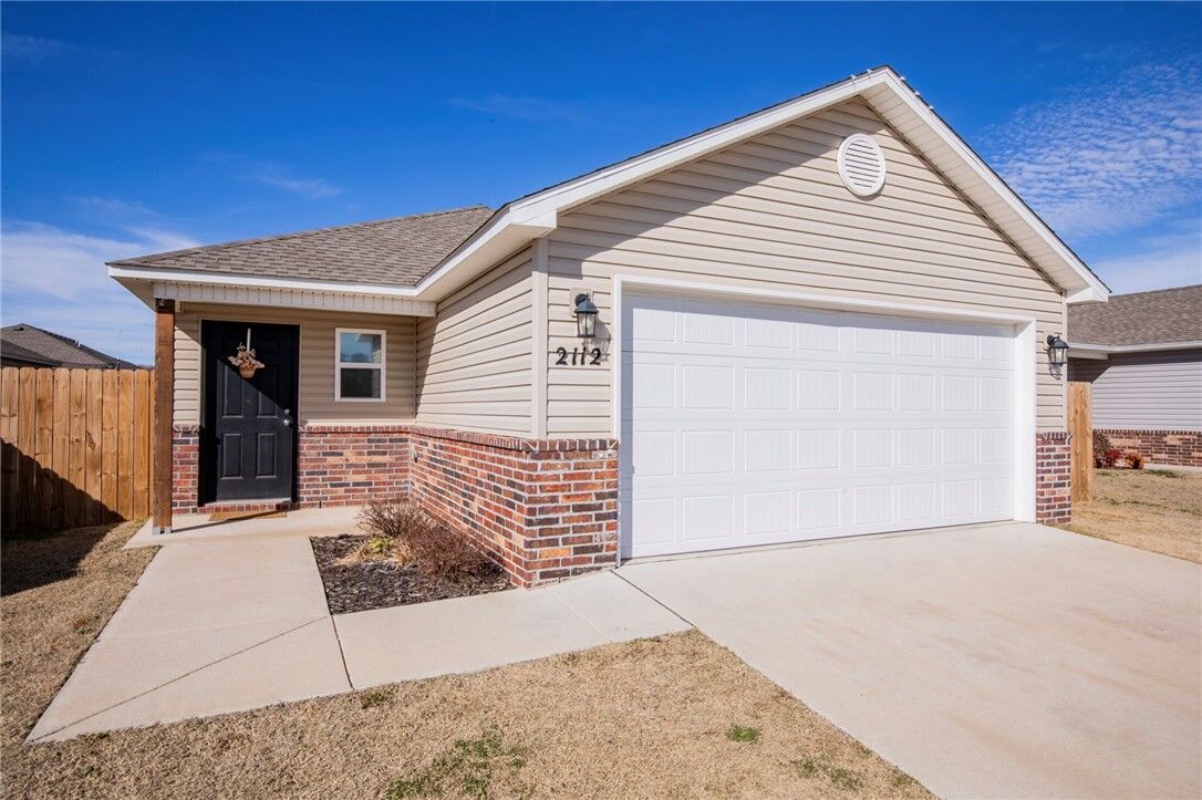 Property Photo:  2112 E Annette Drive  AR 72761 