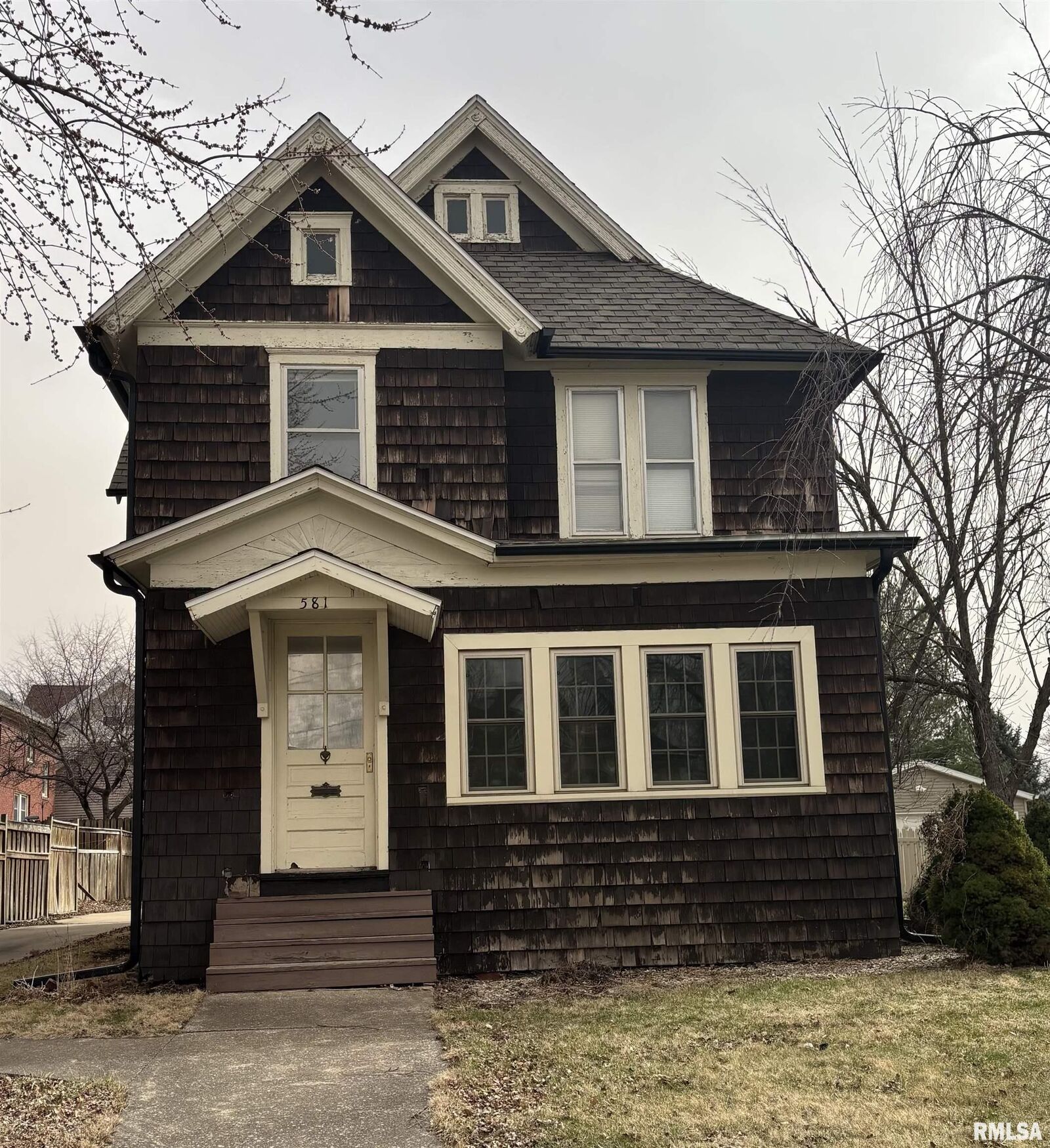 Property Photo:  581 N Seminary Street  IL 61401 