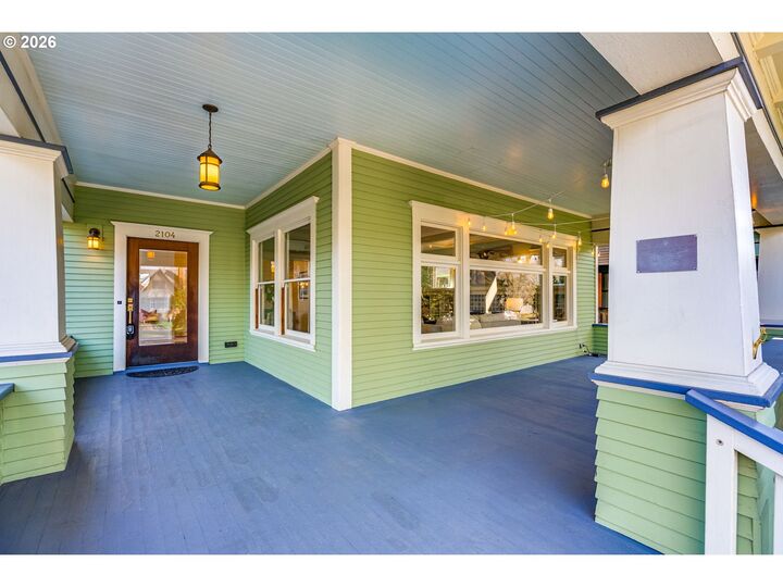 Property Photo:  2104 SE Elliott Ave  OR 97214 