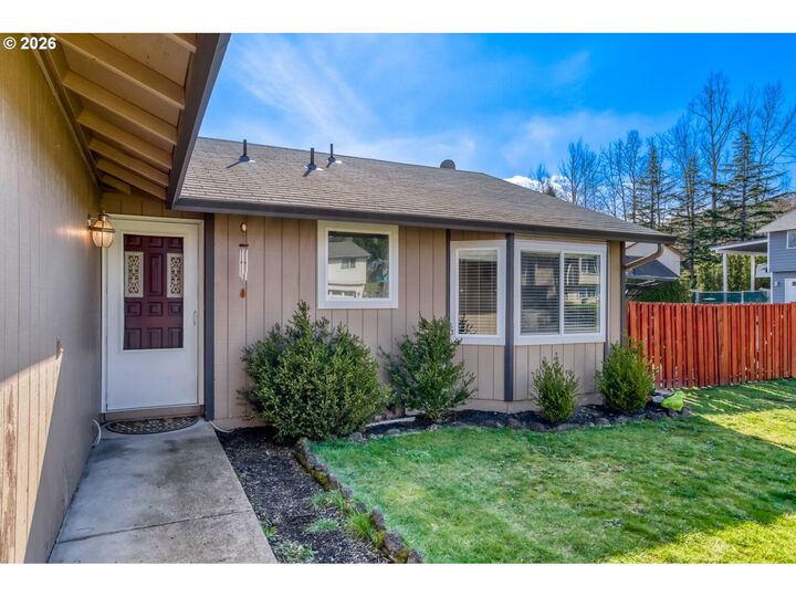 Property Photo:  230 SW 22nd St  OR 97060 