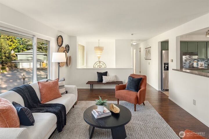 Property Photo:  2111 N 188th Street  WA 98133 