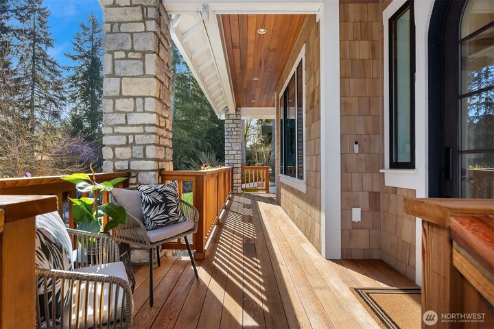 Property Photo:  6555  Ridge Lane NE  WA 98110 