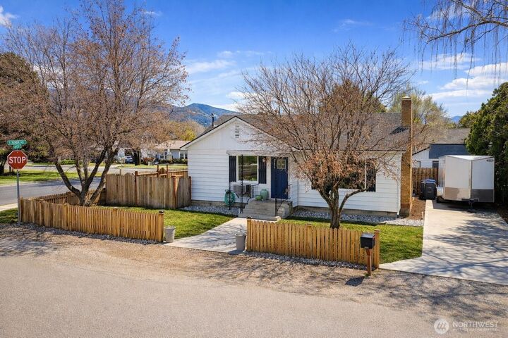 Property Photo:  505 N Markeson Street  WA 98816 