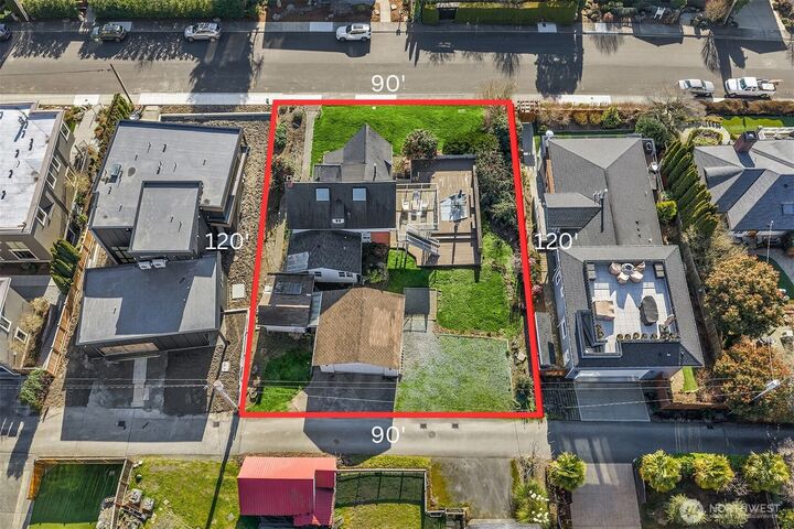 Property Photo:  424  8th Avenue W  WA 98033 