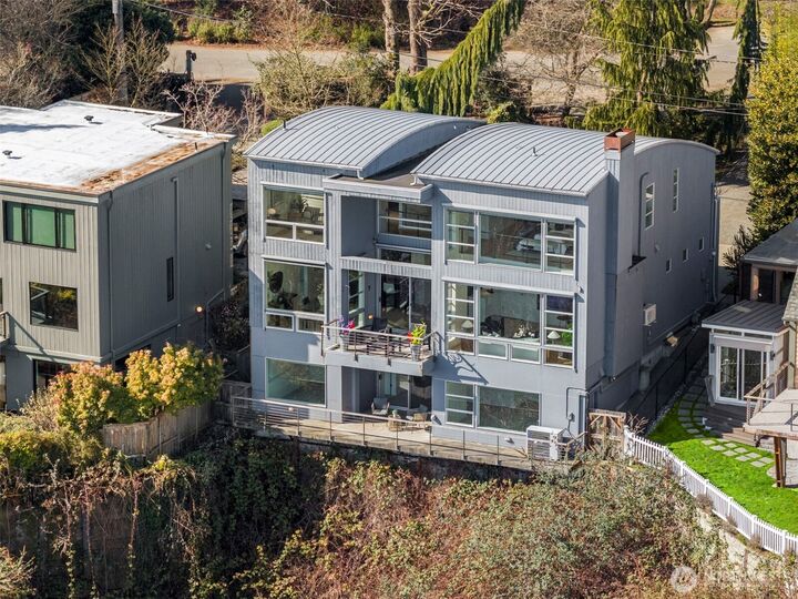 Property Photo:  1740  Magnolia Way W  WA 98199 