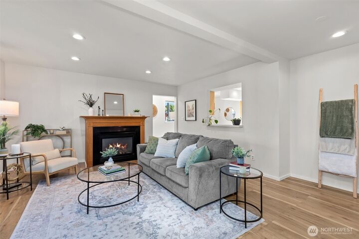 Property Photo:  1721  McDougall Avenue  WA 98201 