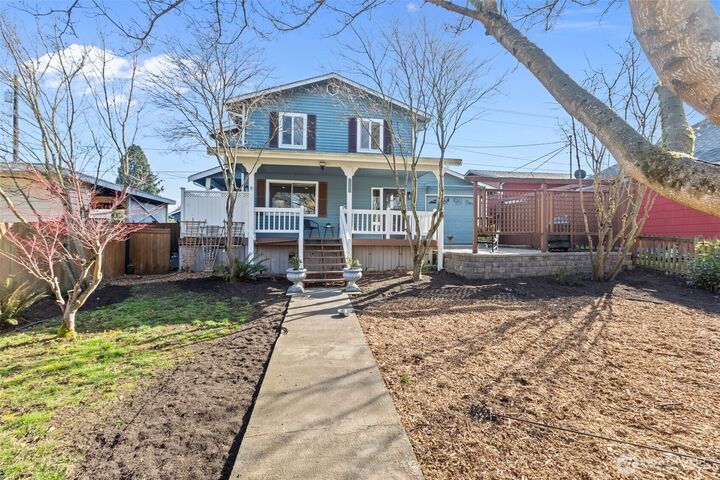 Property Photo:  1721  McDougall Avenue  WA 98201 