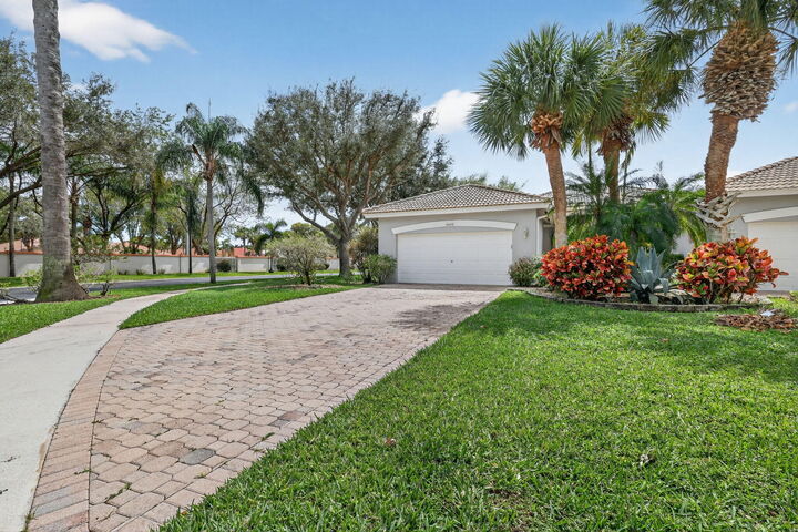 Property Photo:  9848 Crescent View Drive S  FL 33437 