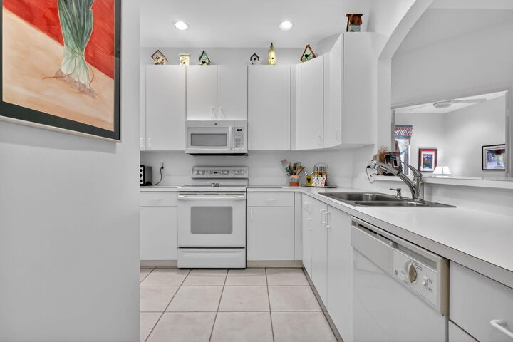 Property Photo:  9848 Crescent View Drive S  FL 33437 