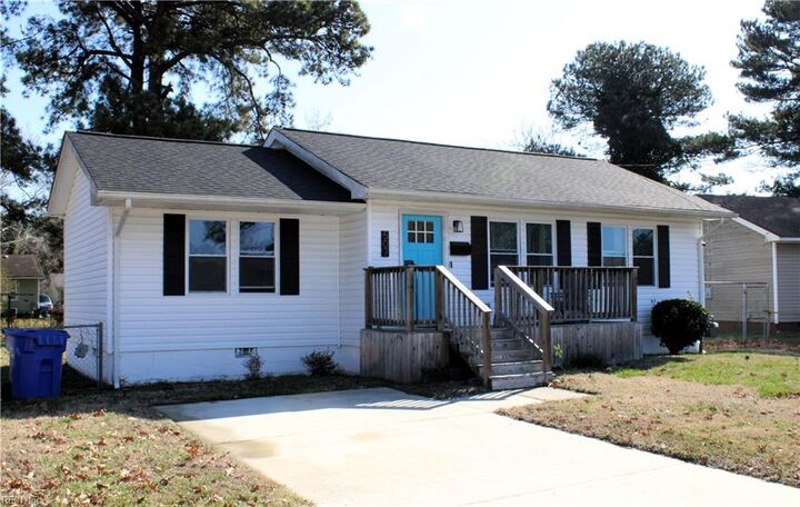 Property Photo:  507 Henderson St  VA 23701 