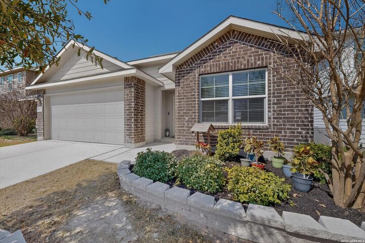 Property Photo: 923 House Sparrow TX 78253