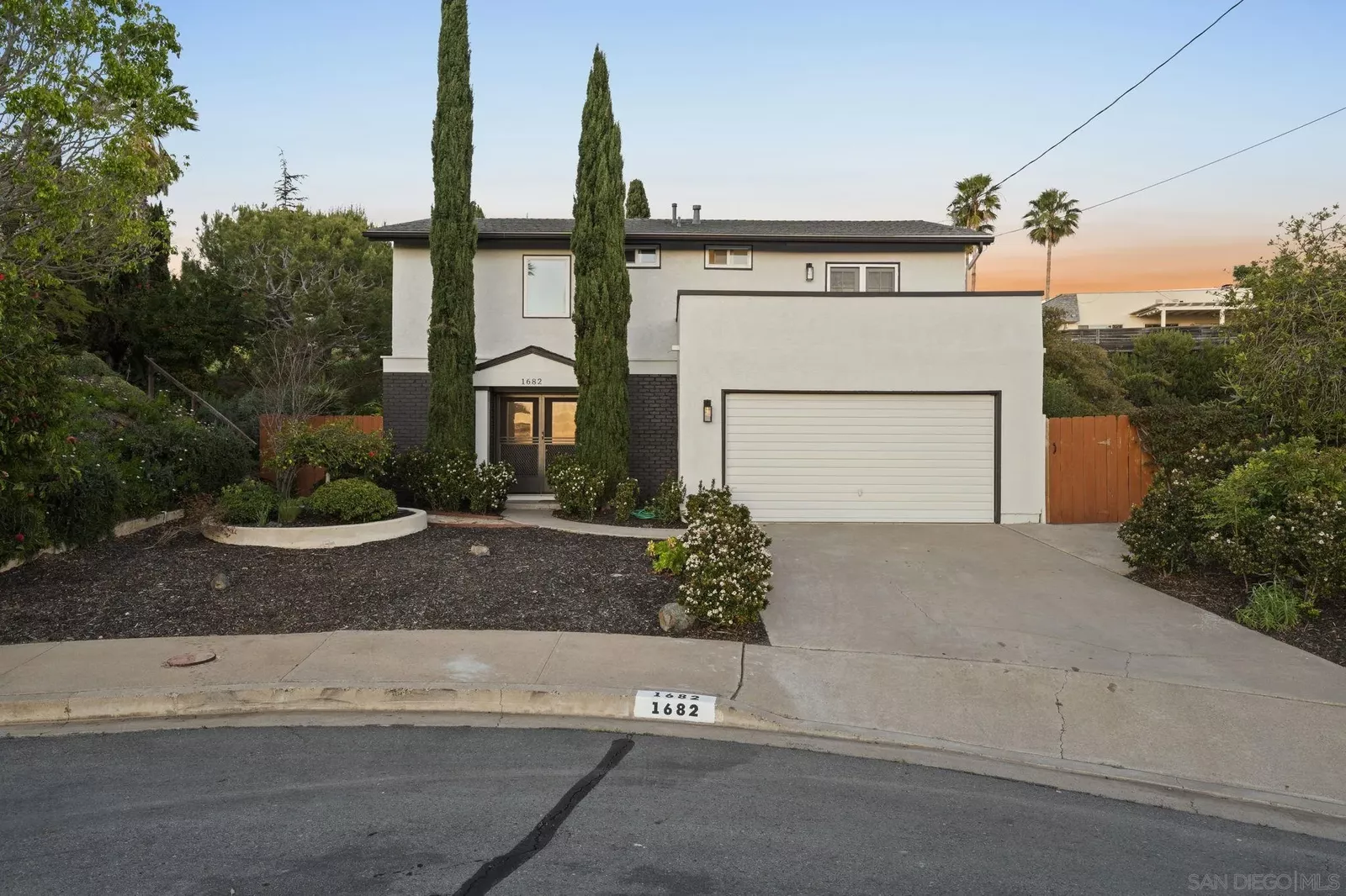 Property Photo:  1682 Saddlehorn Dr  CA 92069 