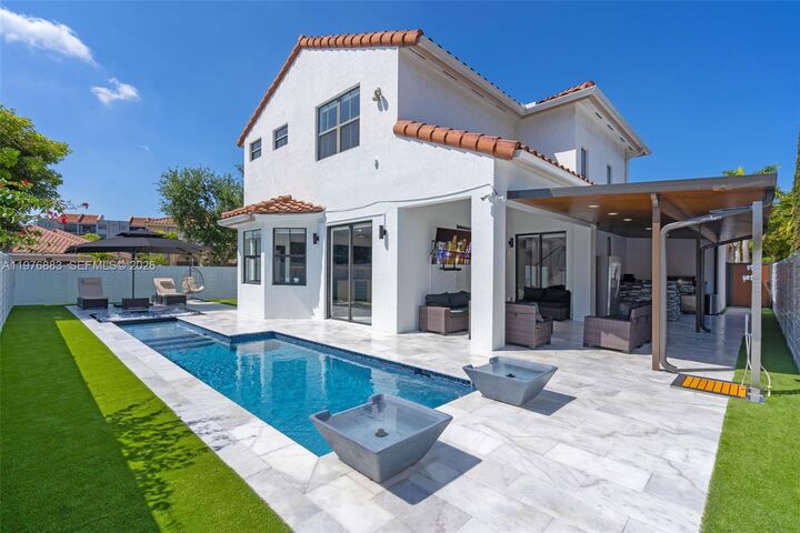 Property Photo:  1005 NW 100th Ave  FL 33172 