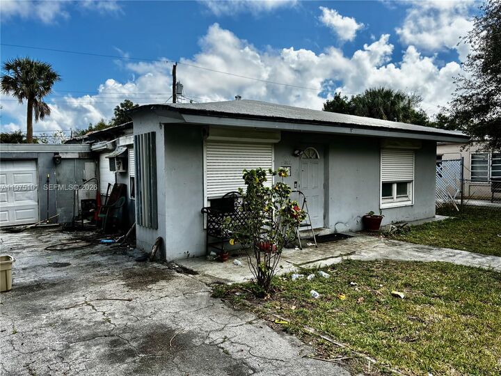 Property Photo:  2612 SW 14th Ave  FL 33315 