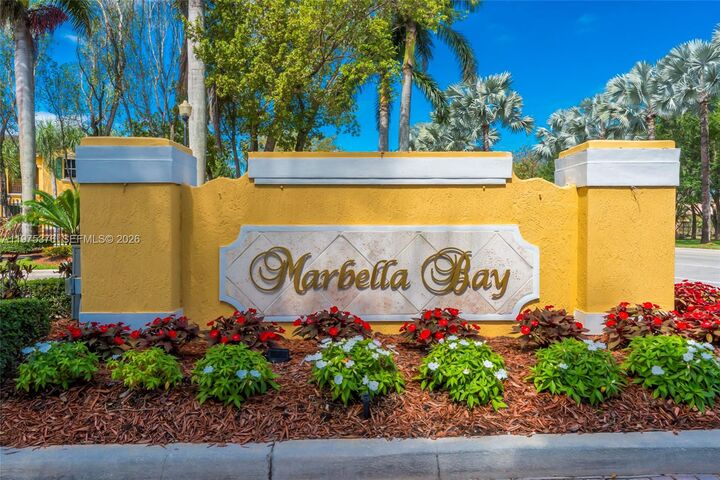 Property Photo:  942 NE 42nd Pl  FL 33033 