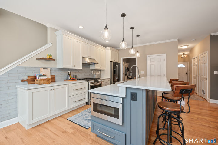 Property Photo:  41 Glen Place  CT 06033 