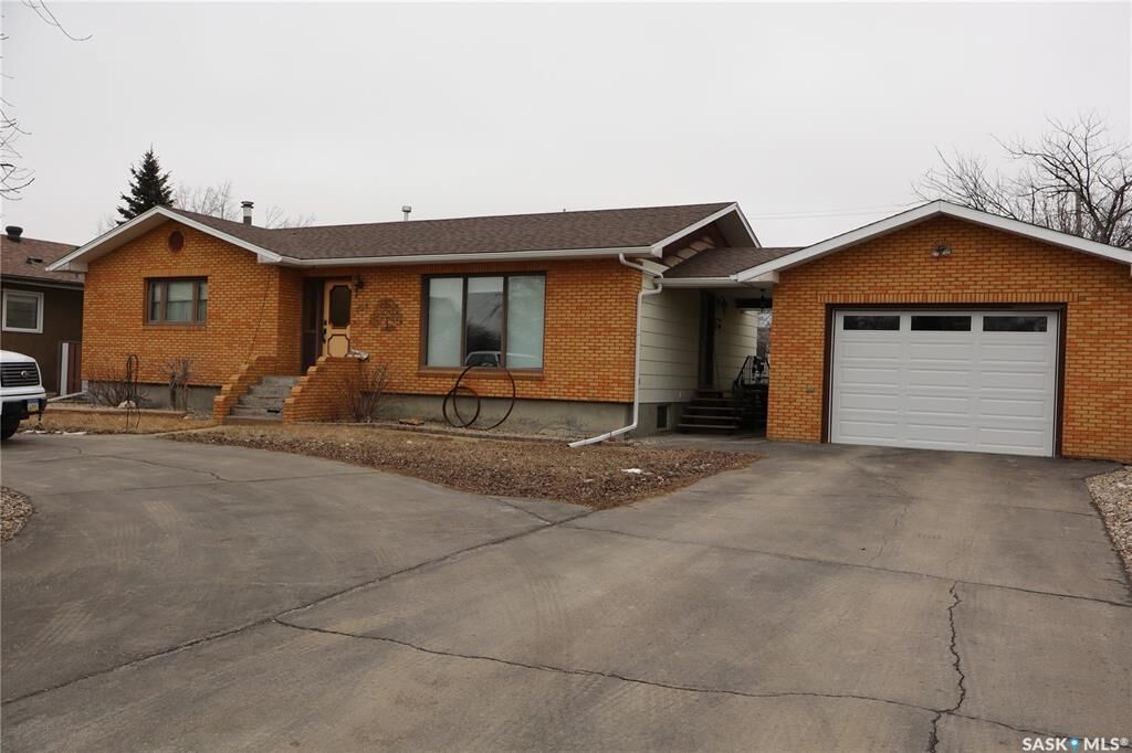 Property Photo: 105 Magnan Street SK S0H 1X0