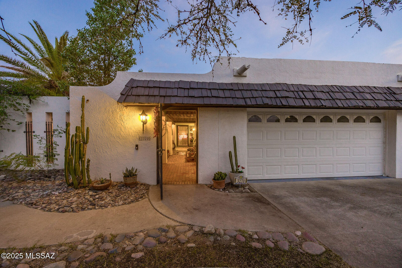 Property Photo: 3270 N Sabino Vista Circle AZ 85750
