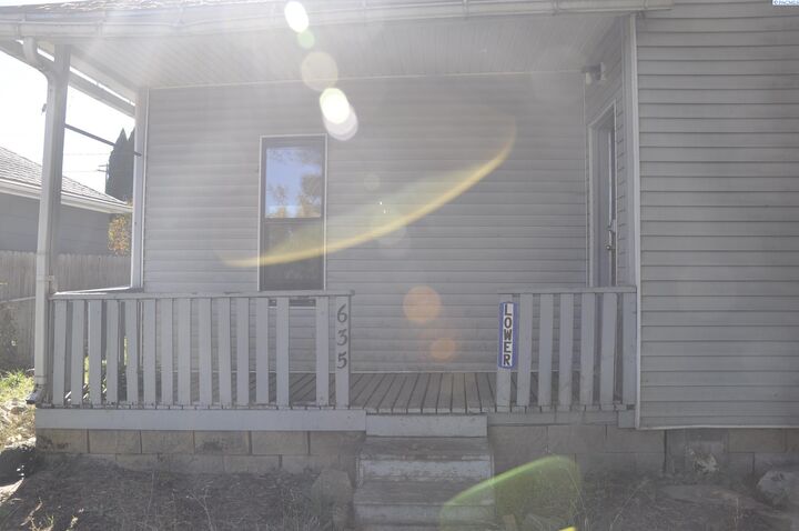 Property Photo:  635 SE Holbrook Pl  WA 99163 