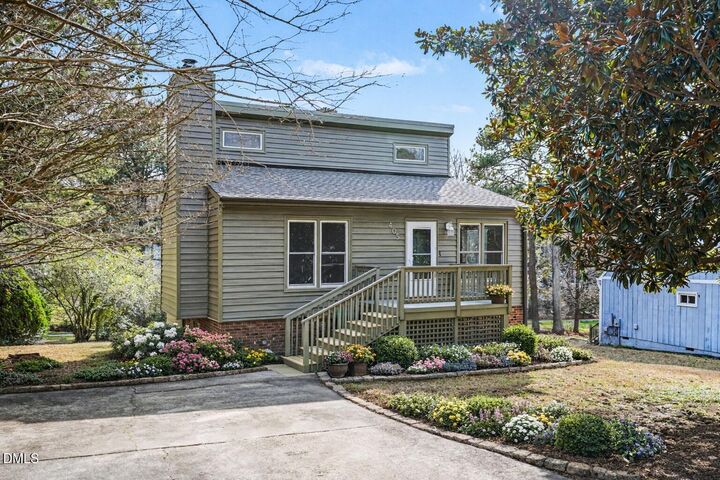 Property Photo:  405 Glen Bonnie Lane  NC 27511 