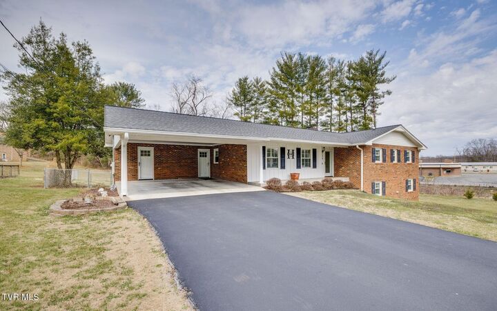 Property Photo:  208 Bonita Drive  TN 37604 