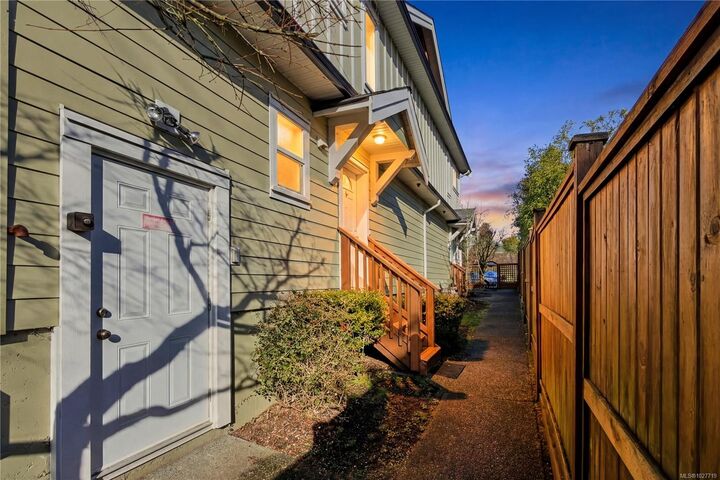 Property Photo: 582 Rosehill St #104 BC V9S 1H6