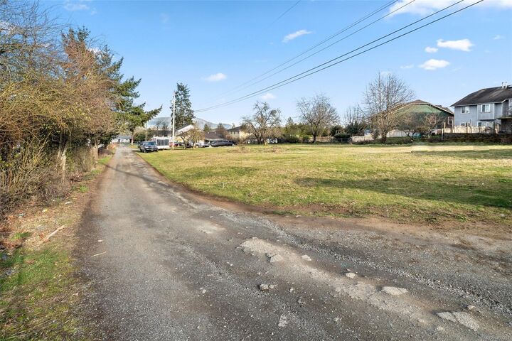 6128 Marsh Rd — photo 1