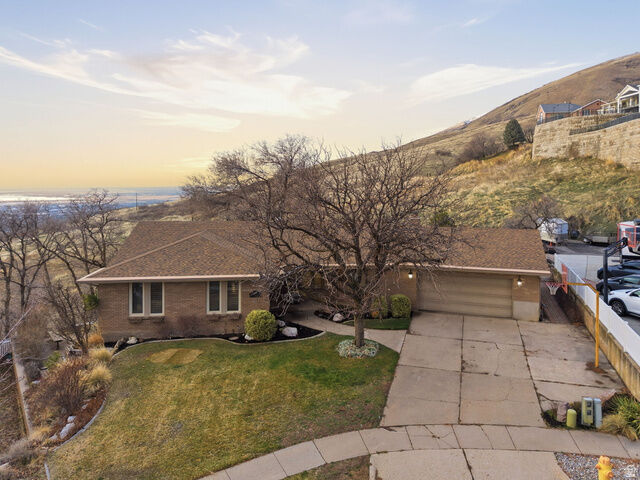 Property Photo: 933 Northern Hills Cir UT 84010