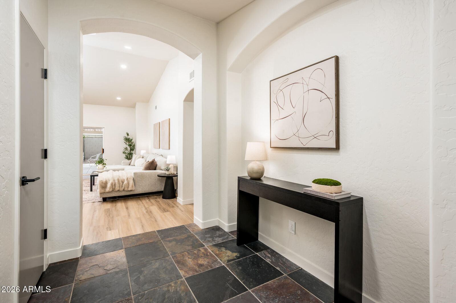 Property Photo:  1033 E Hearne Way  AZ 85234 