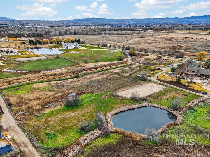 Property Photo:  7549 N Stonebriar Ln  ID 83646 