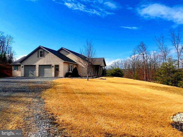 Property Photo: 956 S Lakewood Drive WV 26753