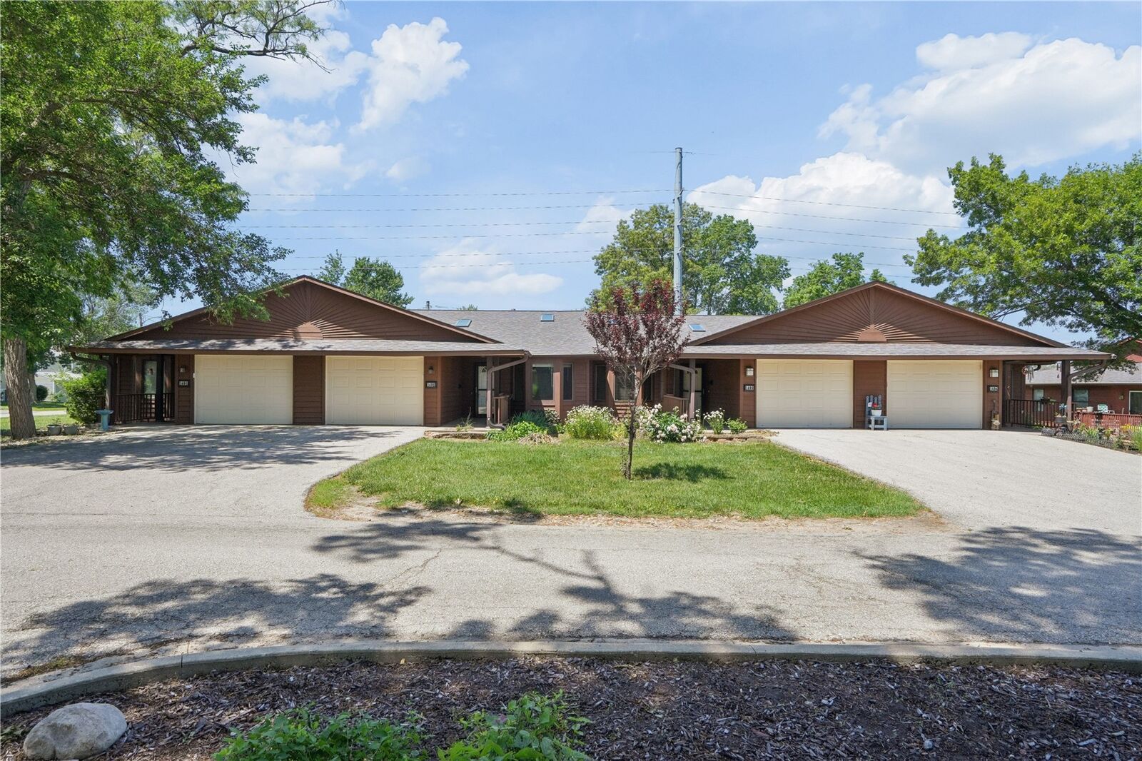 Property Photo:  140 35th St Drive SE 2  IA 52403 