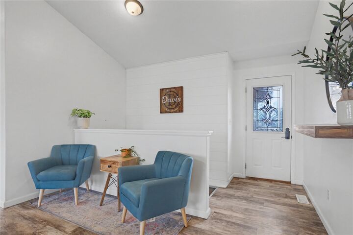 Property Photo:  111 Blue Jay Avenue  IA 52349 