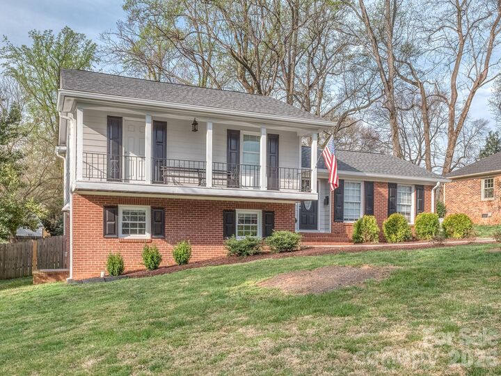 Property Photo:  6624 Sunview Drive  NC 28210 