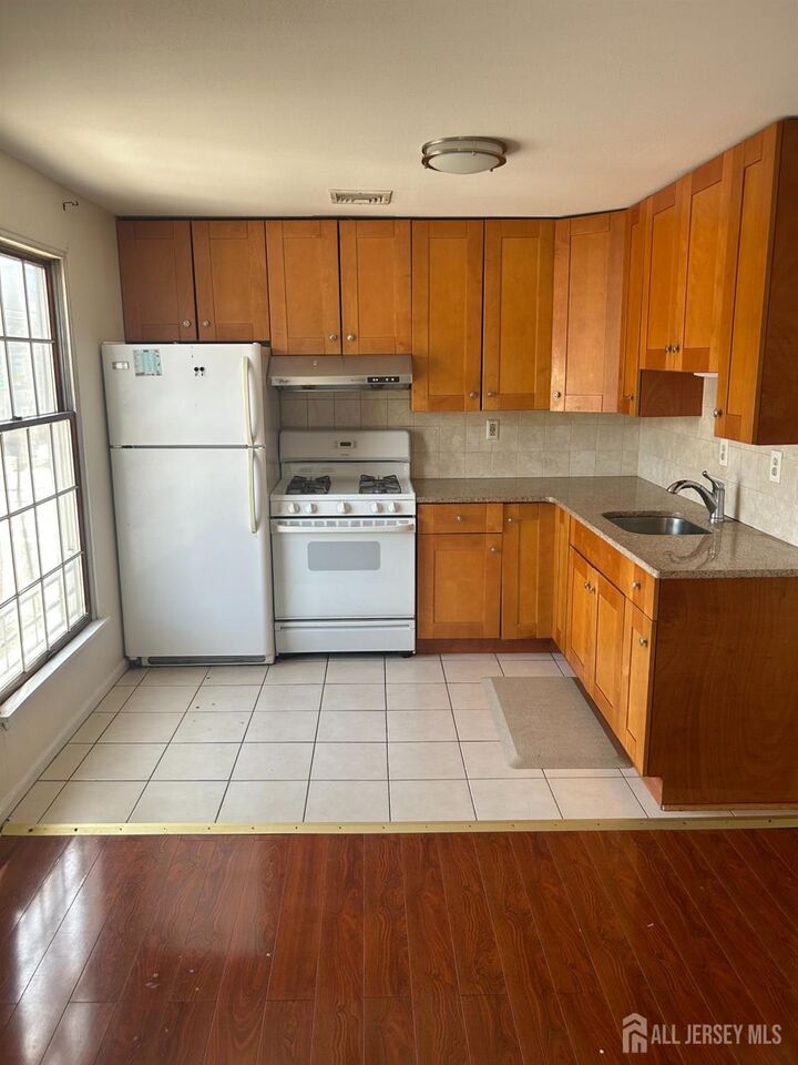 Property Photo:  435 Main Street 2D  NJ 08840 