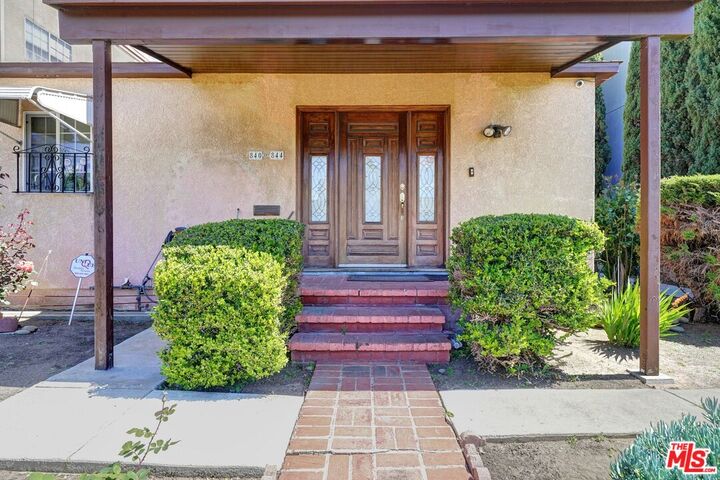 Property Photo:  840 N Poinsettia Pl  CA 90046 