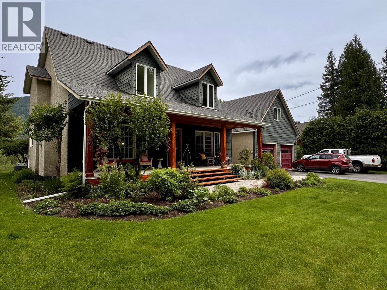 Photo de la propriété:  1820 Illecillewaet Road  BC V0E 2S0 