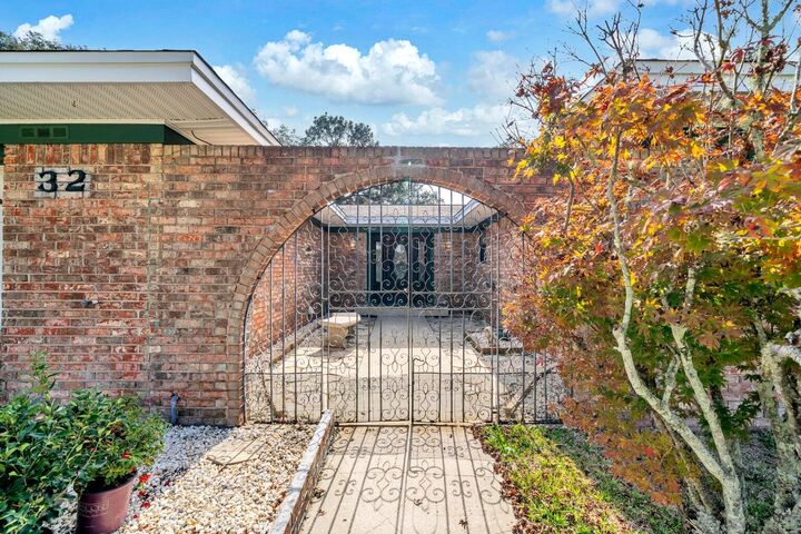 Property Photo: 32 Walnut Avenue FL 32579