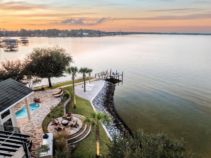 Property Photo:  221 Bay Circle Drive  FL 32459 