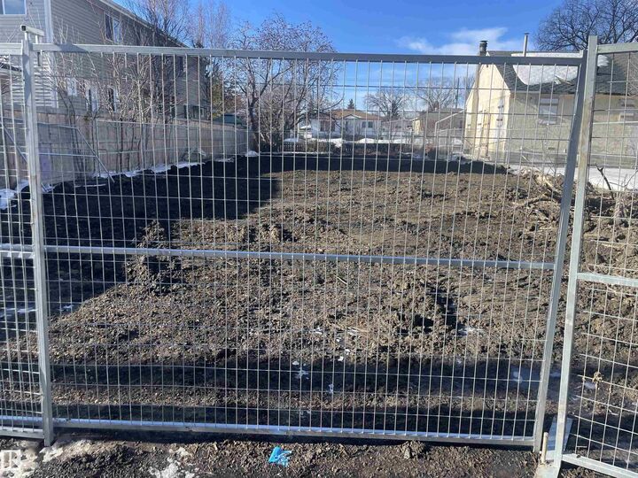 Property Photo:  12207 127 Street NW  AB T5L 0Z7 