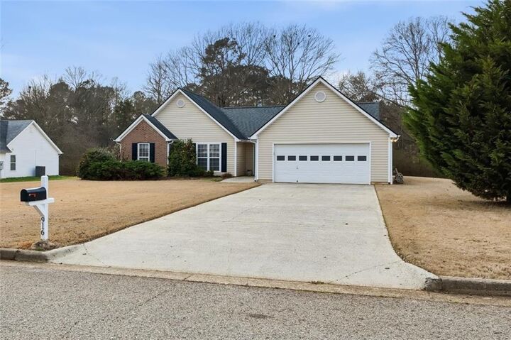 Property Photo:  916 Elijah Way  GA 30620 
