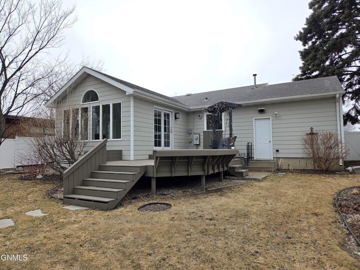 Property Photo:  121 Sioux Avenue  ND 58501 