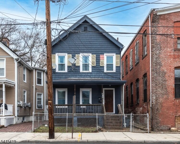 Property Photo:  579 Nassau St  NJ 07050 