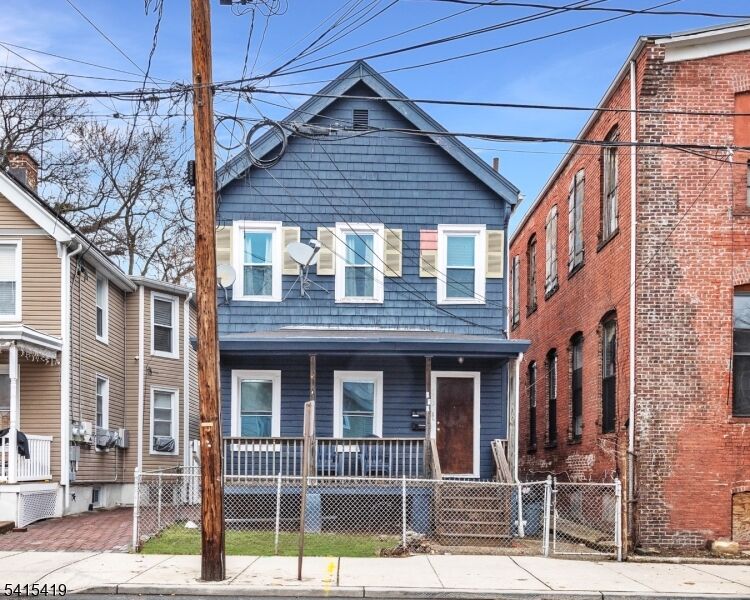 Property Photo:  579 Nassau St  NJ 07050 