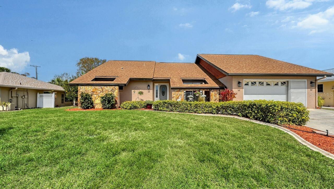 Property Photo:  1354 Roosevelt Drive  FL 34293 